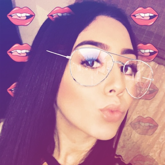 Meet your Posher, Yvonne - Picture 1 of 1